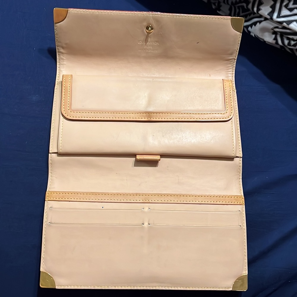 Authentic Louis Vuitton international wallet. - Picture 3 of 12